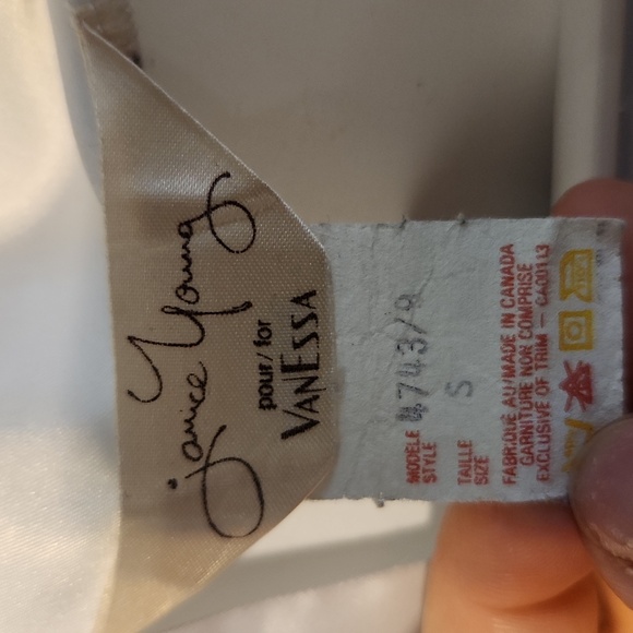 Vintage Elegant White Robe - Picture 2 of 8